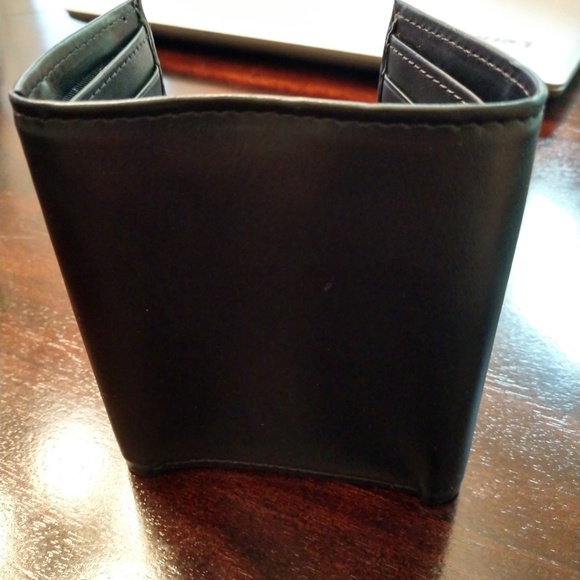 Perry Ellis Wallet - Picture 3 of 7